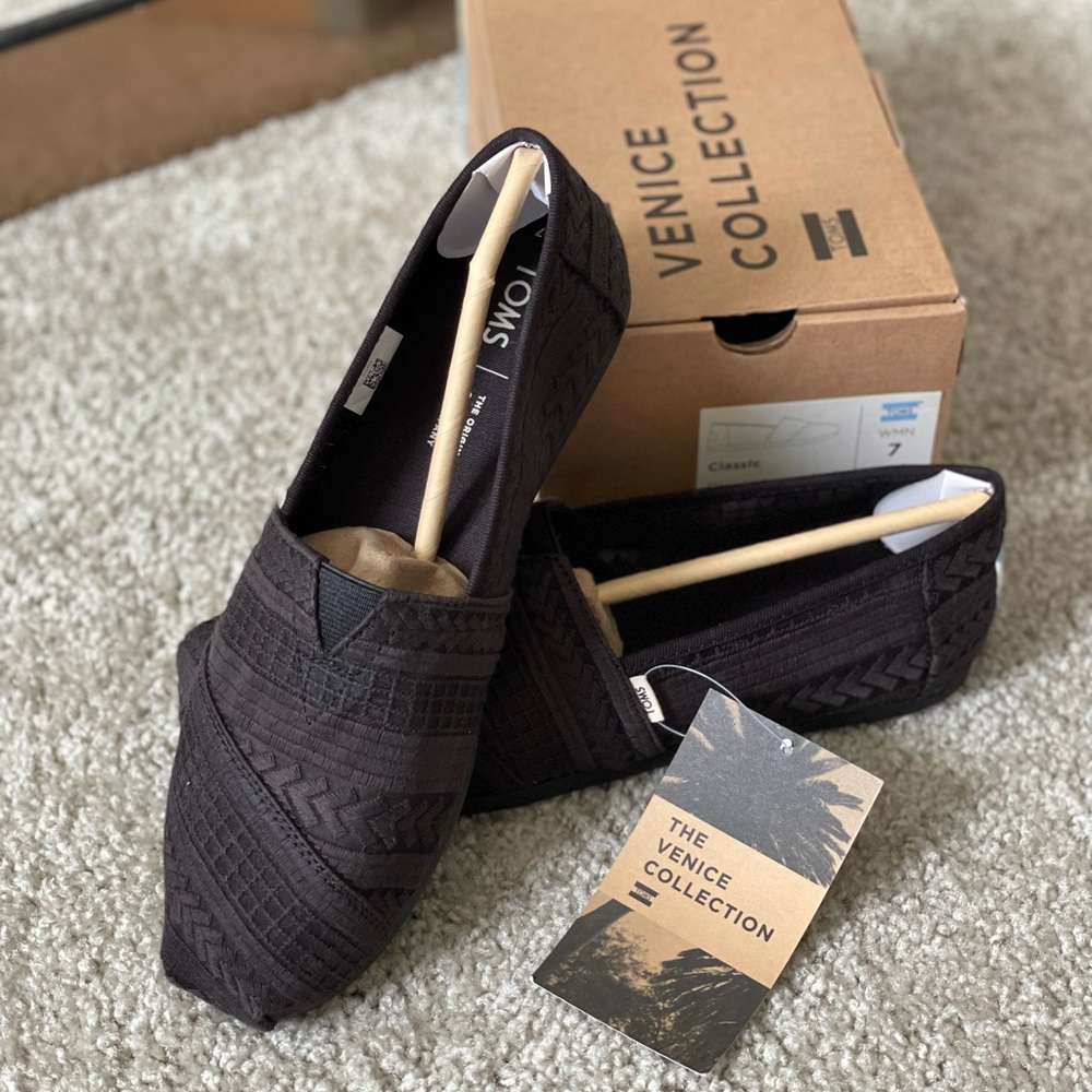 Toms Flats - Classic Black Arrow